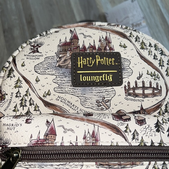 LOUNGEFLY Harry Potter school grounds pattern 2 - Picture 2 of 6